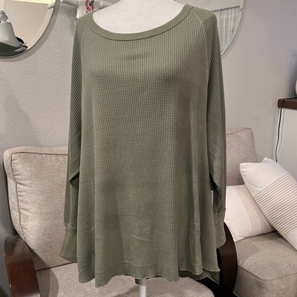 Free people Asymmetric Thermal Top